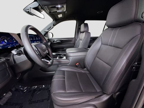 Used 2025 Chevrolet Suburban RST image 22