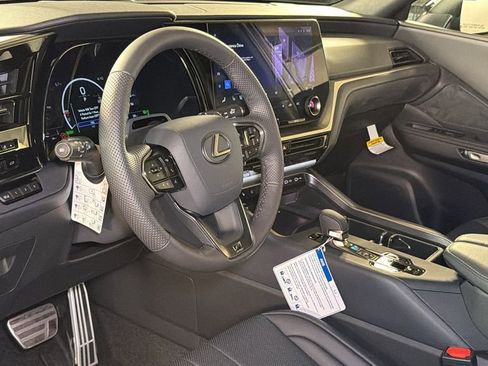 New 2026 Lexus TX 500h AWD image 17