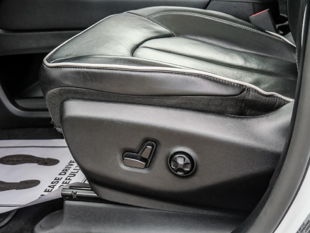 Used 2025 Chrysler Pacifica Limited FWD image 36