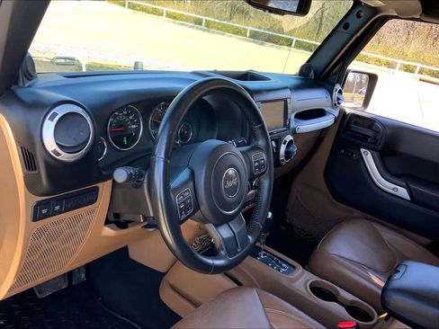 Used 2014 Jeep Wrangler Unlimited Rubicon w/ Connectivity Group image 17