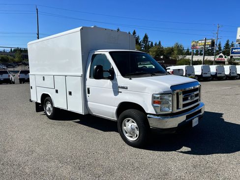 Used 2016 Ford E-350 and Econoline 350 Super Duty image 3