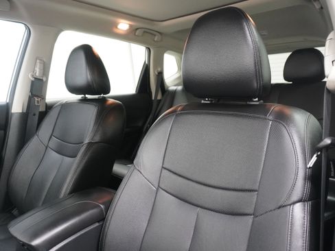 Used 2017 Nissan Rogue SL w/ SL Premium Package FWD image 9