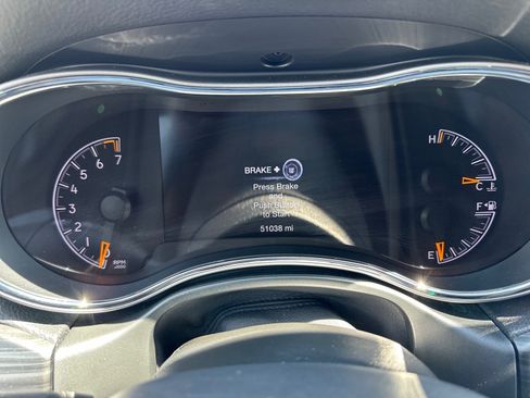 Used 2021 Jeep Grand Cherokee Laredo AWD/4WD image 28