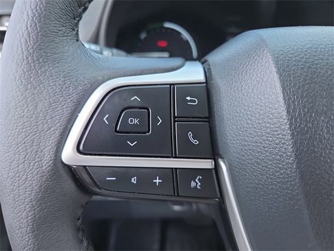 Used 2024 Toyota Sienna XLE image 19