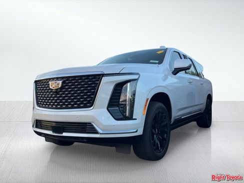 Used 2025 Cadillac Escalade ESV Premium Luxury AWD/4WD image 2