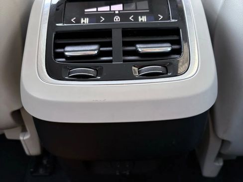 Used 2021 Volvo XC90 T6 Momentum image 30