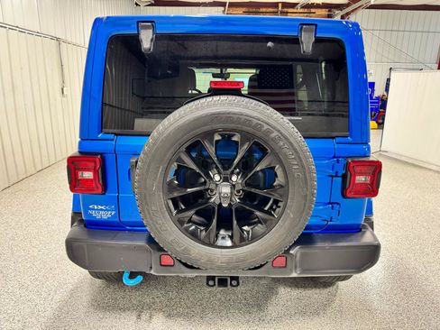 Used 2023 Jeep Wrangler Unlimited Sahara w/ Cold Weather Group AWD/4WD image 6
