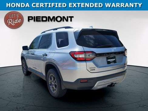 Certified 2025 Honda Pilot TrailSport image 8