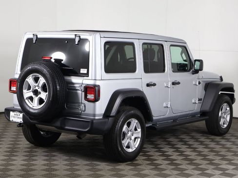 Used 2022 Jeep Wrangler Unlimited Sport w/ Sun And Sound Package AWD/4WD image 8