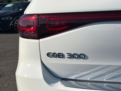 Used 2023 Mercedes-Benz EQB 300 4MATIC image 14