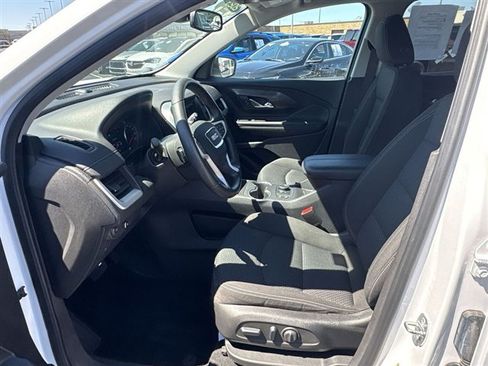 Used 2023 GMC Terrain SLE w/ Driver Convenience Package image 18