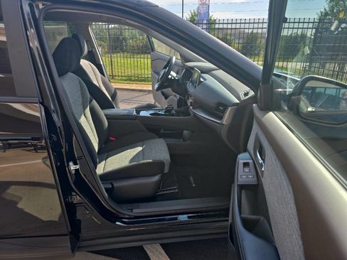 Used 2023 Nissan Rogue SV image 21