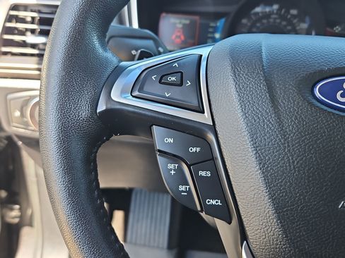 Used 2018 Ford Fusion SE w/ Fusion SE Technology Package image 16