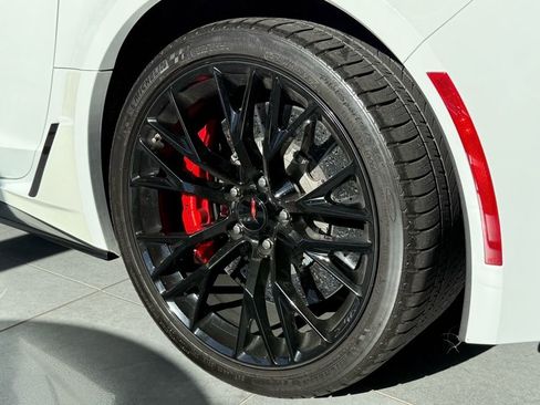 Used 2016 Chevrolet Corvette Z06 w/ 3LZ Preferred Equipment Group image 14