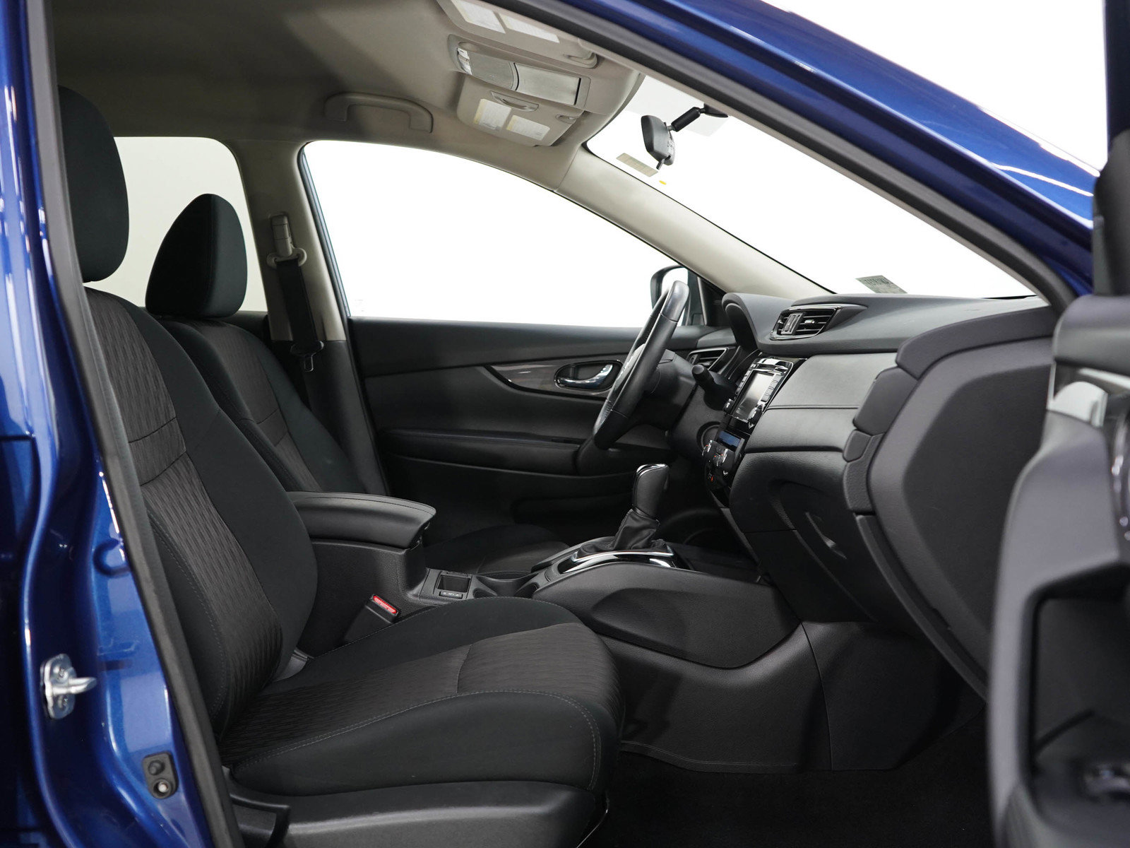 Used 2018 Nissan Rogue SV AWD/4WD image 12