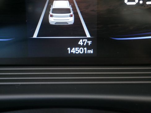 Used 2024 Hyundai Venue SEL image 31