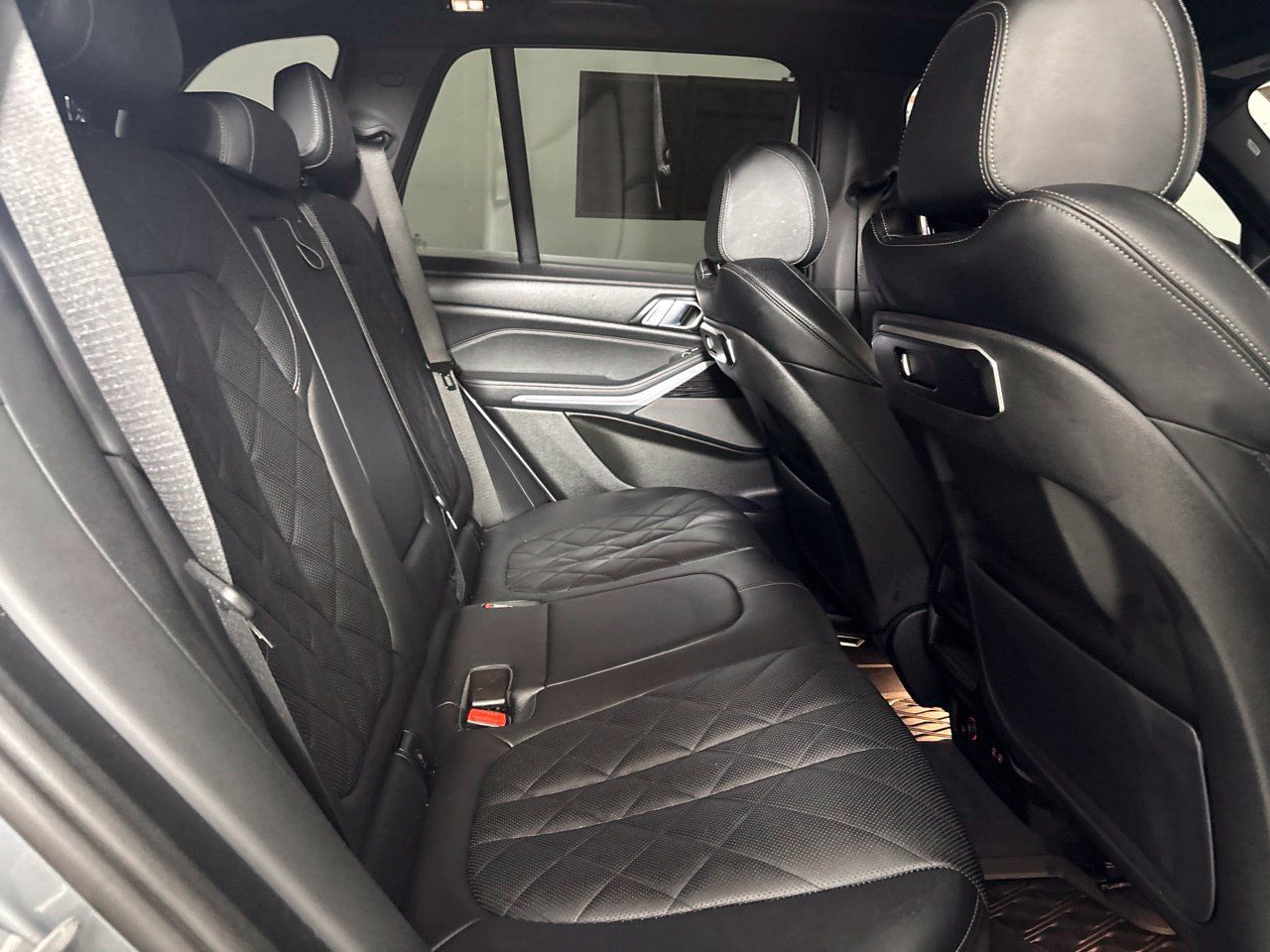Used 2025 BMW X5 sDrive40i w/ M Sport Package RWD image 24