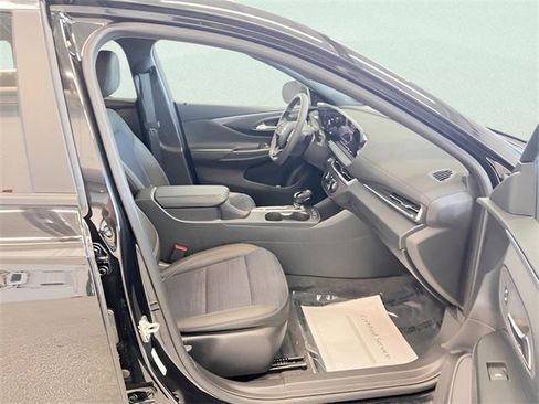 Used 2025 Buick Envista Preferred image 11