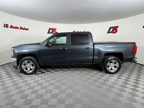 Used 2018 Chevrolet Silverado 1500 LT w/ LT Eassist Package AWD/4WD image 3