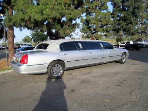 Used 2009 Lincoln Town Car Executive image 4