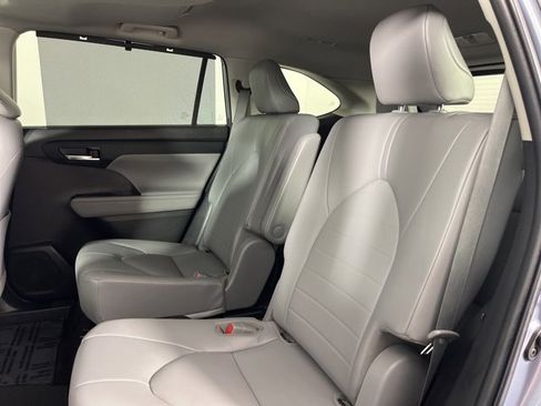 Certified 2022 Toyota Highlander XLE image 15