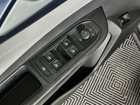 Used 2024 Volkswagen Taos SE FWD image 17