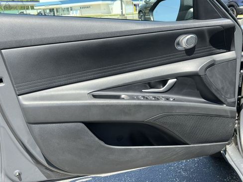 Used 2023 Hyundai Elantra SEL FWD image 10