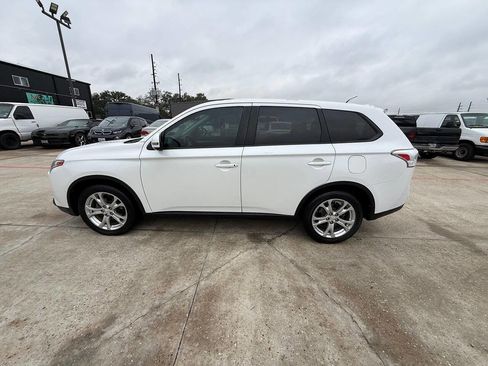 Used 2015 Mitsubishi Outlander SE image 26