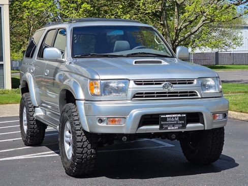 Used 2001 Toyota 4Runner SR5 AWD/4WD image 2