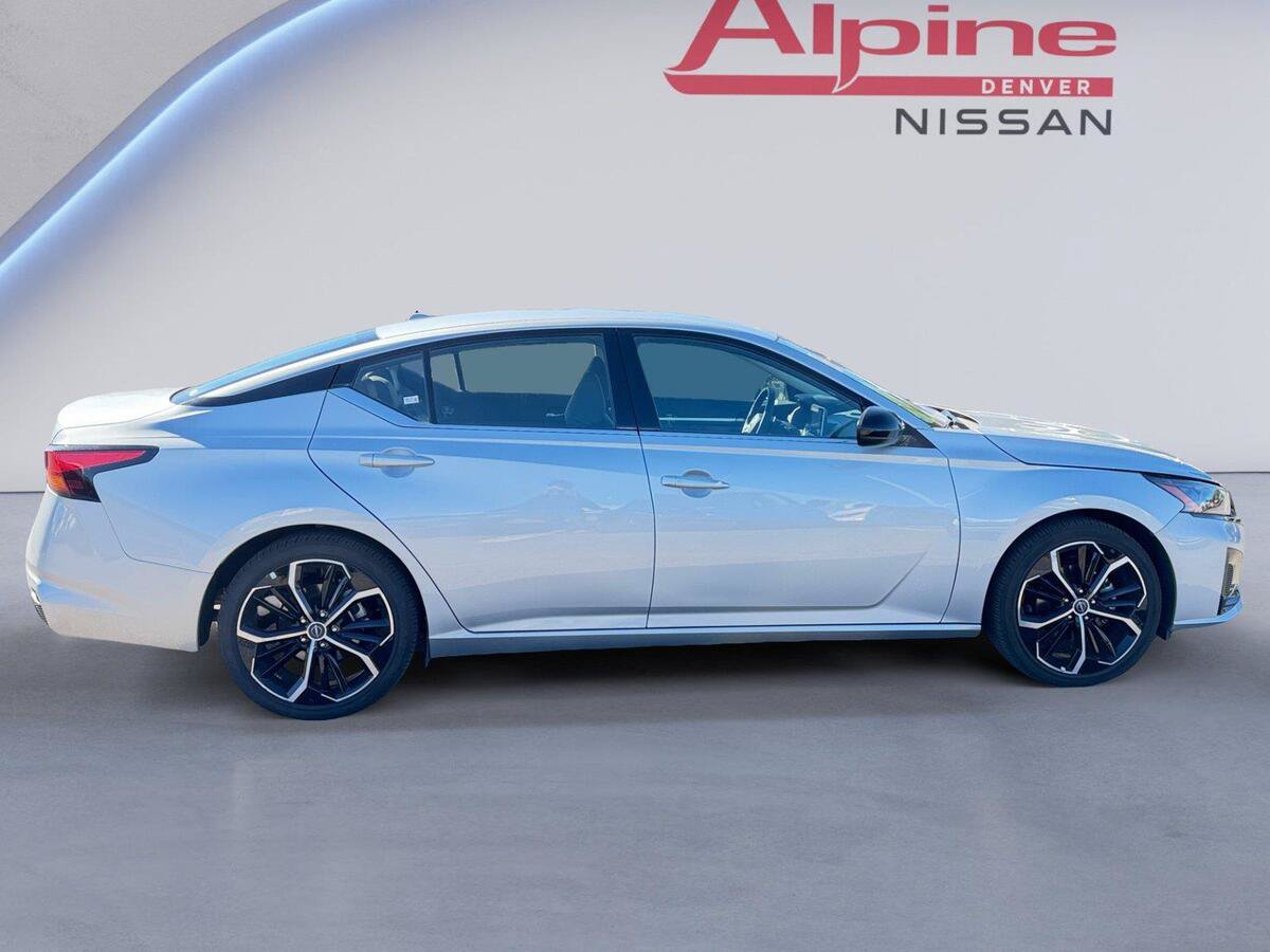 Used 2025 Nissan Altima 2.5 SR FWD image 6