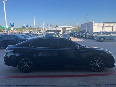 Used 2021 Toyota Camry SE FWD image 5