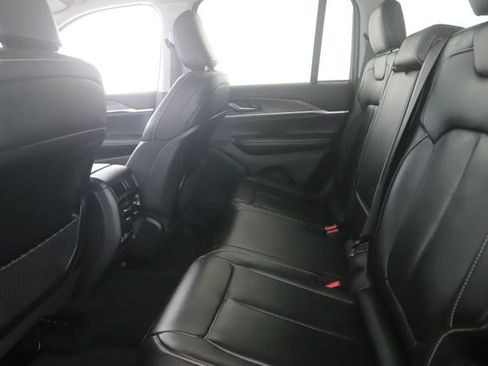 Used 2023 Jeep Grand Cherokee Limited w/ Black Appearance Package image 29