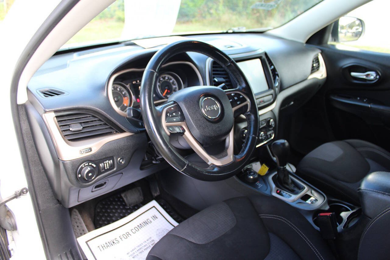 Used 2015 Jeep Cherokee Latitude w/ Comfort/Convenience Group AWD/4WD image 20
