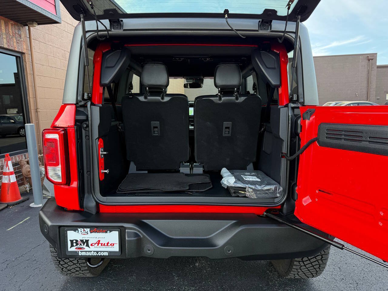 Used 2023 Ford Bronco Big Bend w/ Sasquatch Package AWD/4WD image 22