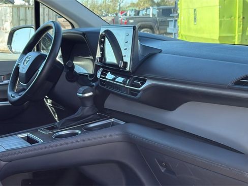 Used 2023 Toyota Sienna XLE image 32
