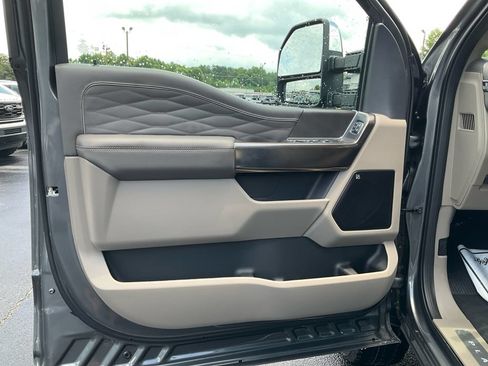 New 2026 Ford F250 Platinum w/ Platinum Plus Package AWD/4WD image 17