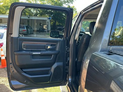 Used 2017 RAM 1500 Laramie AWD/4WD image 19