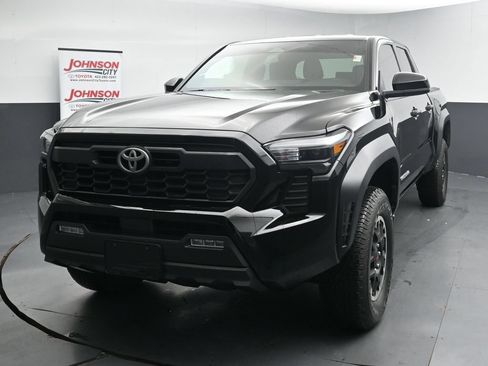 Used 2024 Toyota Tacoma TRD Off-Road AWD/4WD image 4