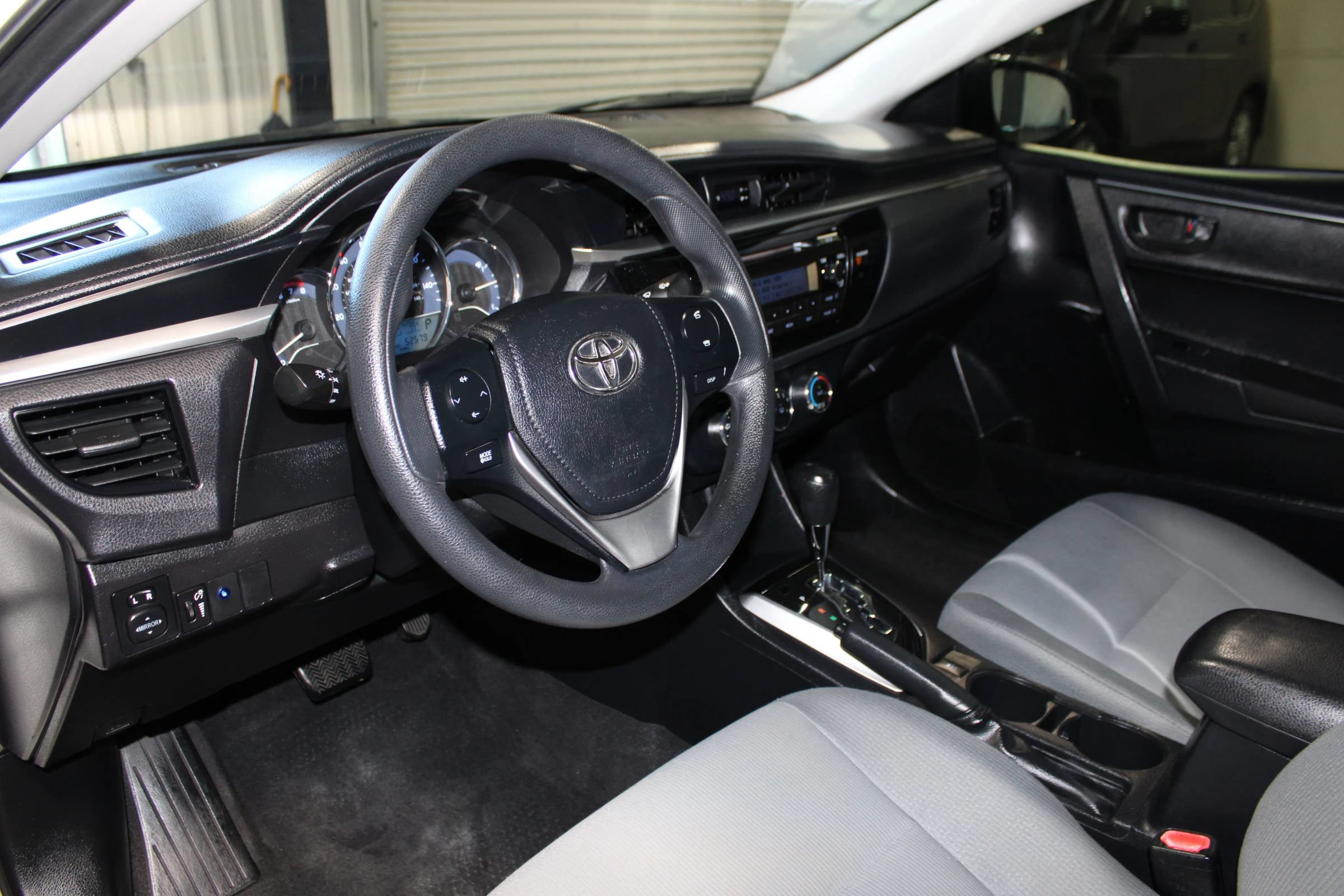 Used 2014 Toyota Corolla L FWD image 19
