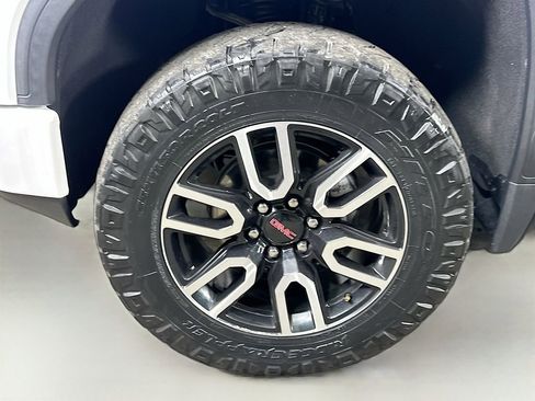 Used 2021 GMC Sierra 1500 AT4 w/ AT4 Value Package AWD/4WD image 8