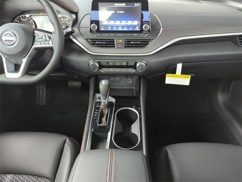 New 2025 Nissan Altima 2.5 SR image 17