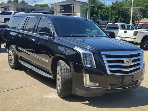 Used 2017 Cadillac Escalade ESV Luxury AWD/4WD image 3