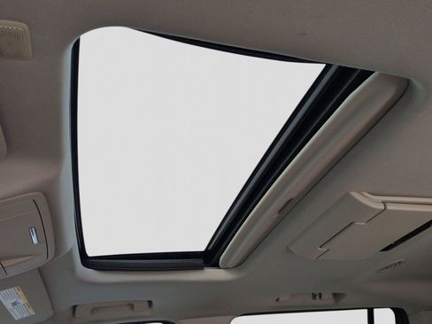 Used 2015 Chevrolet Suburban LTZ AWD/4WD image 23