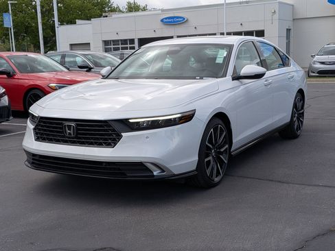 New 2026 Honda Accord Touring image 9