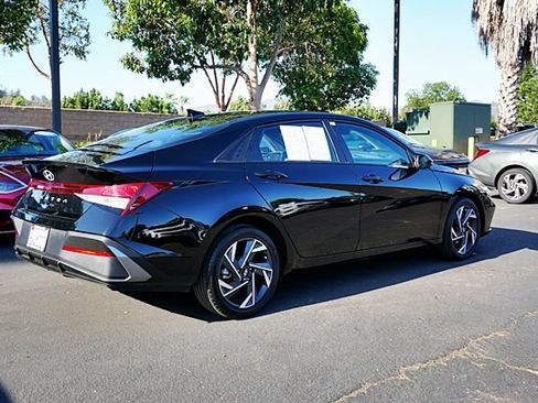 Certified 2025 Hyundai Elantra Sport FWD image 8