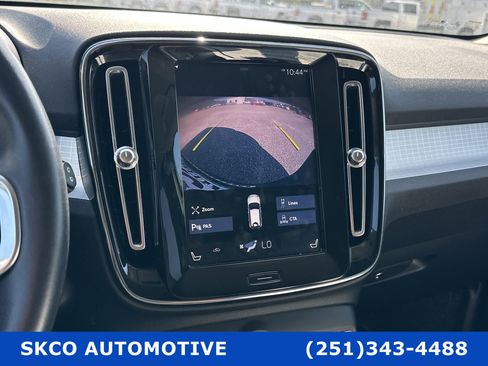 Used 2020 Volvo XC40 T5 Momentum image 16