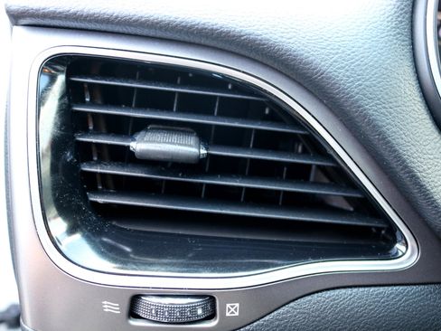 Used 2020 Jeep Cherokee Limited image 19