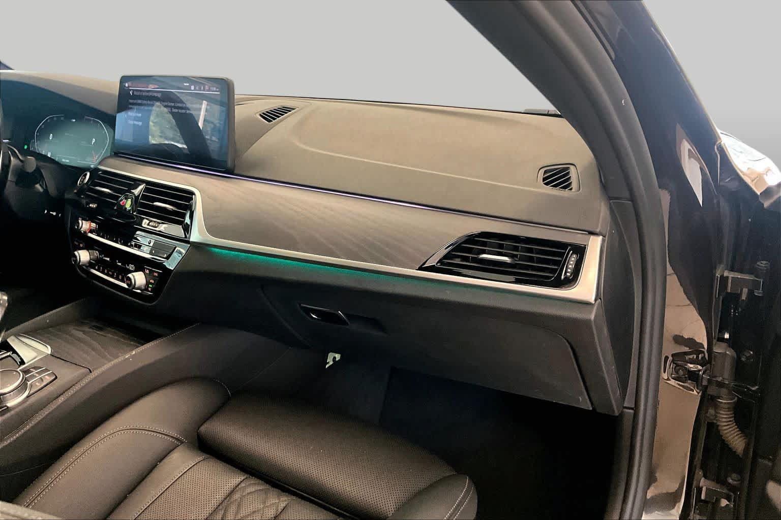 Used 2021 BMW 530i w/ M Sport Package RWD image 17