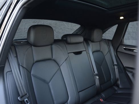 Certified 2026 Porsche Macan image 35