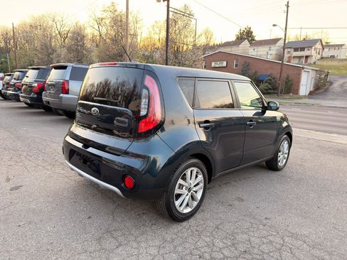 Used 2019 Kia Soul + image 5